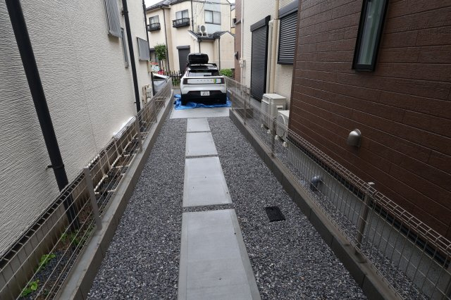 《仲介手数料無料》中央区新中里５丁目17-4(2号棟)新築一戸建てリナージュの駐車場|撮影日 2025年9月5日 16:40 曇り