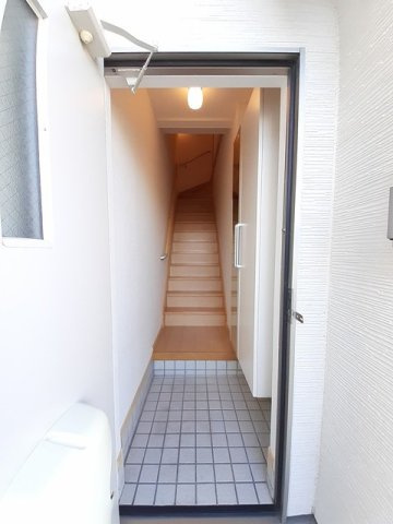 リベーラＡの玄関|収納もある玄関です