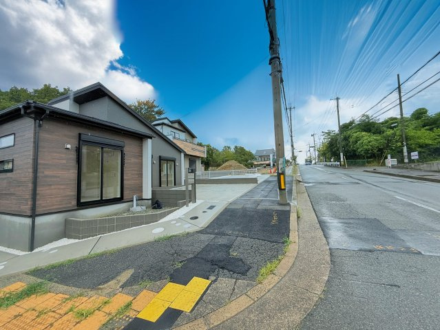 すみれ台2丁目の前面道路含む現地写真