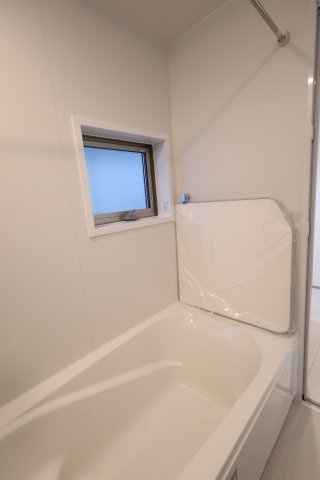 《仲介手数料無料》浦和区瀬ヶ崎４丁目22-10(全1戸)新築一戸建ての浴室|撮影日 2025年10月30日 15:40 晴れ