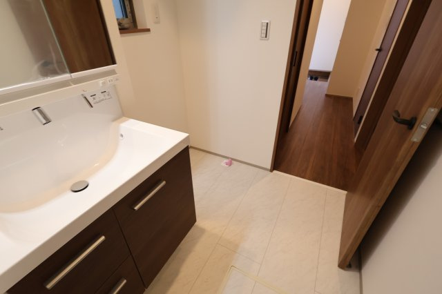 《仲介手数料無料》浦和区瀬ヶ崎４丁目22-10(全1戸)新築一戸建てのランドリースペース|撮影日 2025年10月30日 15:40 晴れ