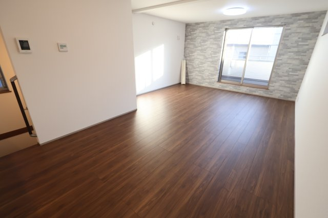 《仲介手数料無料》浦和区瀬ヶ崎４丁目22-10(全1戸)新築一戸建ての居間・リビング|撮影日 2025年10月30日 15:40 晴れ