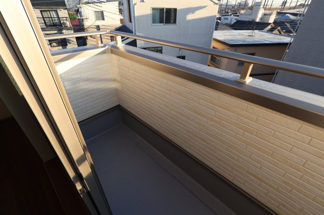 《仲介手数料無料》浦和区瀬ヶ崎４丁目22-10(全1戸)新築一戸建てのバルコニー|撮影日 2025年10月30日 15:40 晴れ