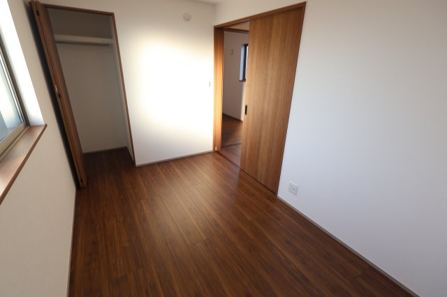 《仲介手数料無料》浦和区瀬ヶ崎４丁目22-10(全1戸)新築一戸建ての洋室|撮影日 2025年10月30日 15:40 晴れ