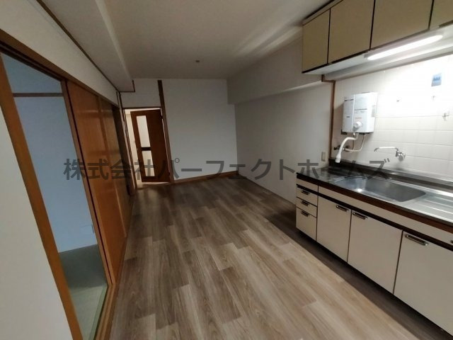 家具町ハイツの居間・リビング|ゆったりとした居間です