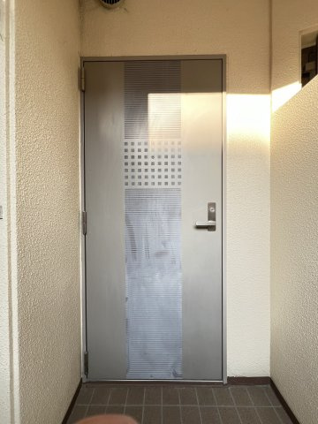 東急ドエル大和八木アネックスC棟7階の玄関|ゆとりある玄関前スペースで快適