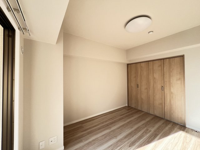 東急ドエル大和八木アネックスC棟7階の寝室|採光良好で心地よいプライベート空間6帖