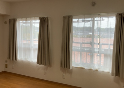 【洋室】 |  パークサイド南大沢 | 洋室のメリットは重い家具が置きやすく、身の回りが整理しやすいことです。 床がフローリングのため畳とは異なり凹みにくいです。 クローゼットなど収納が豊富で、普段使わない旅行カバンや服の整頓も簡単にです。