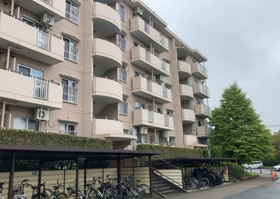 【外観】 |  パークサイド南大沢 | マンションの外観は非常に重要なポイントです！外観の善し悪しは資産価値に大きな影響を与えます。外観のいいマンションを購入することで、高値で売却がしやすく、買い手が見つかりやすいというメリットがあります。