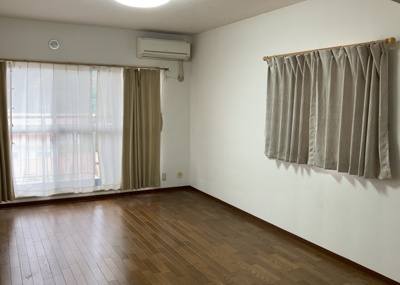 【ダイニング】 |  パークサイド南大沢 | ダイニングは、食事や家族の団らんスペースとしてだけではなく、ほかの用途としても使用することができます。ダイニングテーブルを置き、食事のためのスペースを作ることでリビングとの差別化を図ることができます。