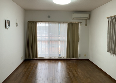 【居間・リビング】 |  パークサイド南大沢 | リビングの間取りの種類は大きくわけてリビングとダイニングが別になっているタイプ、リビングダイニング一体型です。どちらも一長一短ですので、家を選ぶ時はその両面をチェックして決めるようにしましょう。