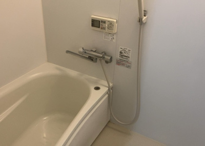 【浴室】 |  パークサイド南大沢 | 入浴時の快適さも大事なことですが、綺麗な状態を維持できなければ気持ちよく入浴できません。毎日の掃除が楽という点は大事なポイントになります！カビが生えにくく掃除がしやすい、壁や浴槽を選ぶといいでしょう。