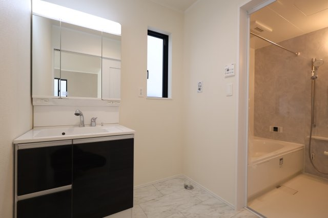 《仲介手数料無料》南区大字大谷口2707-1新築一戸建てハートフルタウンの独立洗面台|撮影日 2025年11月24日 11:50 晴れ