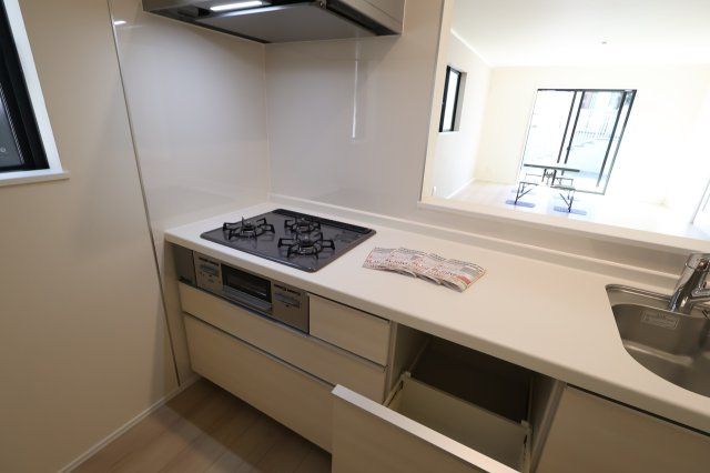 《仲介手数料無料》南区大字大谷口2707-1新築一戸建てハートフルタウンのキッチン|撮影日 2025年11月24日 11:50 晴れ