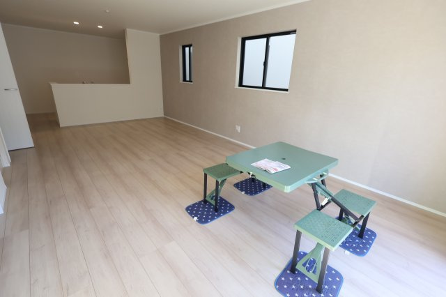 《仲介手数料無料》南区大字大谷口2707-1新築一戸建てハートフルタウンの居間・リビング|撮影日 2025年11月24日 11:50 晴れ