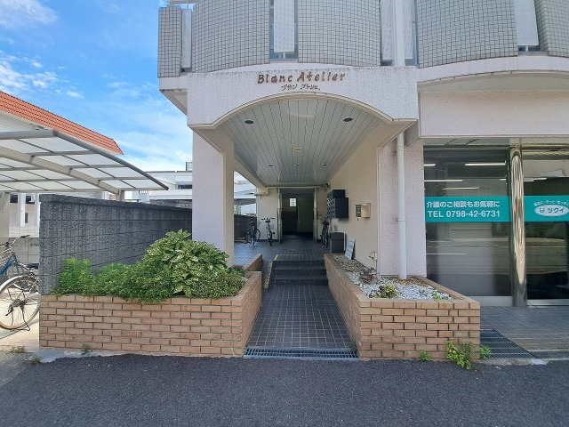 ブランアトリエのエントランス