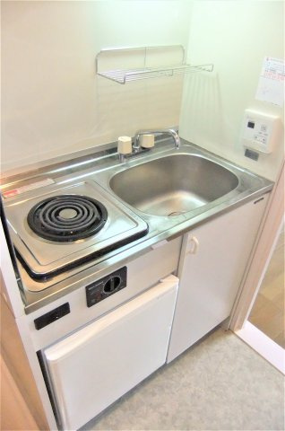 リヴェールビッグパインのキッチン|システムキッチンはミニ冷蔵庫付いてますよ