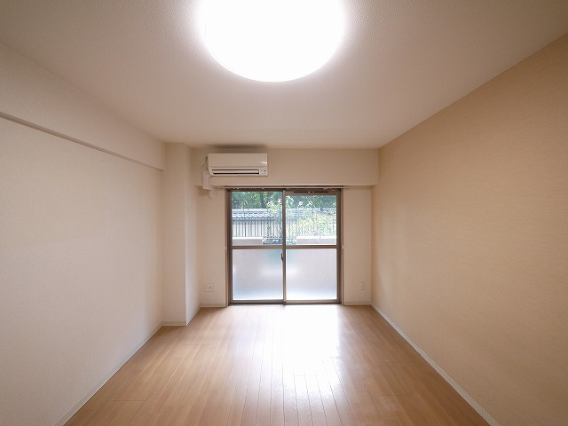 LA RIVIERE OKAMOTOの洋室|落ち着いた色調の洋室です