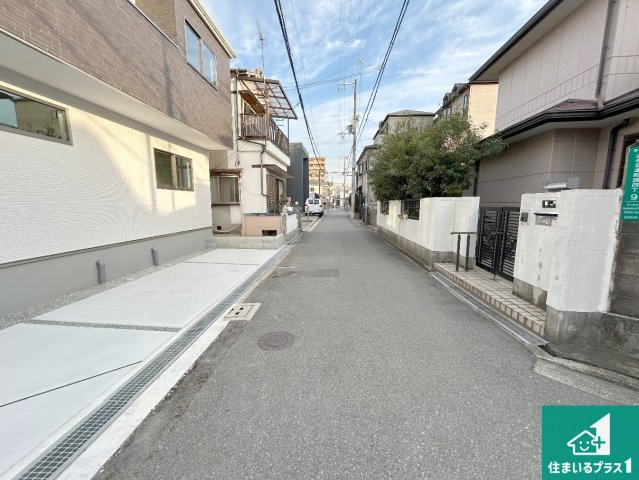 1(土)2(日)現地説明会！◆堺市西区浜寺石津町西　限定1邸の前面道路含む現地写真|周辺は閑静な住宅街！前面道路広々で車の出し入れも便利です。駐車が苦手な方でも安心して車庫入れできます！