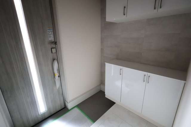 《仲介手数料無料》南区鹿手袋１丁目15-8(全1戸)新築一戸建てリーブルガーデンの玄関