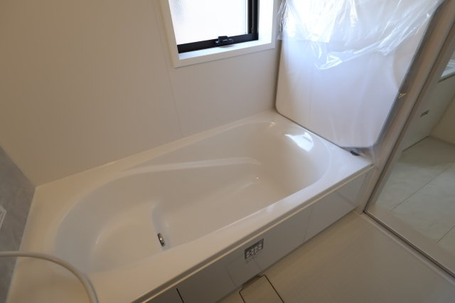 《仲介手数料無料》南区鹿手袋１丁目15-8(全1戸)新築一戸建てリーブルガーデンの浴室