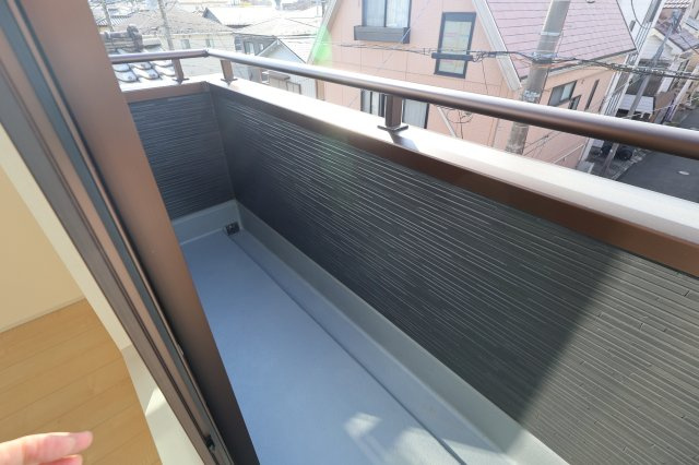 《仲介手数料無料》南区鹿手袋１丁目15-8(全1戸)新築一戸建てリーブルガーデンのバルコニー