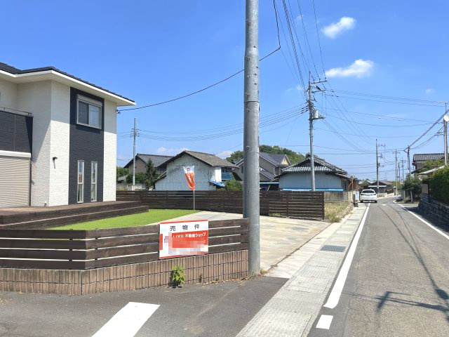 藤岡市神田　中古2680の前面道路含む現地写真