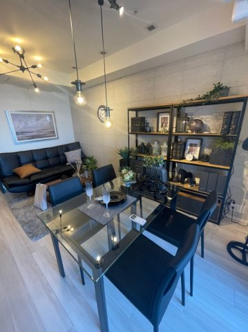 【居間・リビング】 | ドゥ・トゥール EAST【SOHO棟】 | ※家具家電等は付いていません。