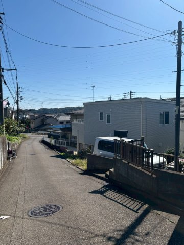 あきる野市引田　中古戸建　駅近！の前面道路含む現地写真