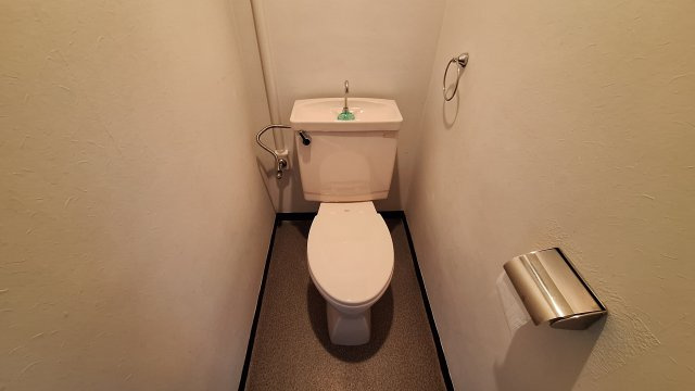 奥村ビルのエントランス