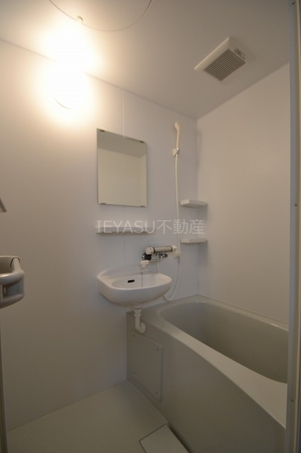 メゾンド・ウエストの浴室