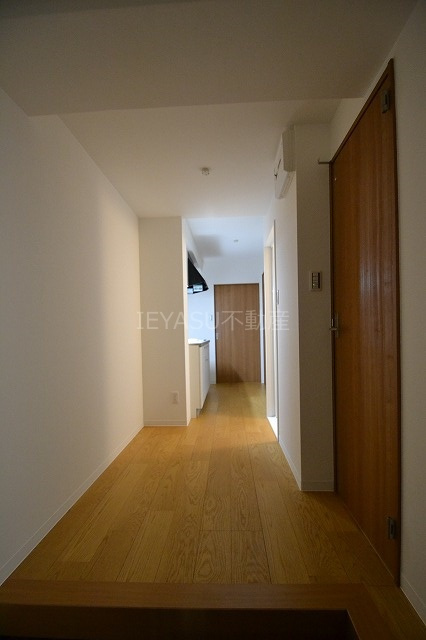 メゾンド・ウエストの玄関