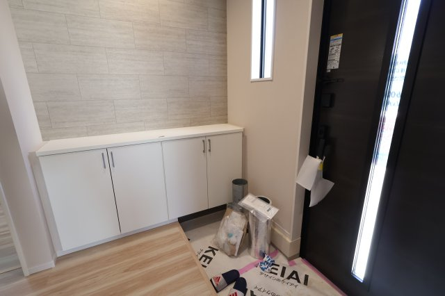 《仲介手数料無料》西区大字指扇2856-94新築一戸建てLIGAREの玄関|撮影日 2025年12月5日 11:00 晴れ