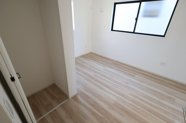 《仲介手数料無料》西区大字指扇2856-94新築一戸建てLIGAREの洋室|撮影日 2025年12月5日 11:00 晴れ