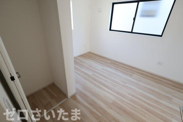 《仲介手数料無料》西区大字指扇2856-94新築一戸建てLIGAREの洋室|撮影日 2025年12月5日 11:00 晴れ