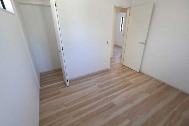 《仲介手数料無料》西区大字指扇2856-94新築一戸建てLIGAREの洋室|撮影日 2025年12月5日 11:00 晴れ