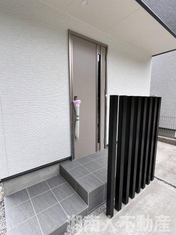 鎌倉市岩瀬１５４９新築戸建ての玄関|落ち着いた玄関です
