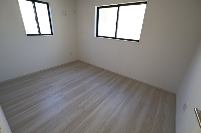 《仲介手数料無料》西区大字指扇2856-94新築一戸建てLIGAREの洋室|撮影日 2025年12月5日 11:00 晴れ