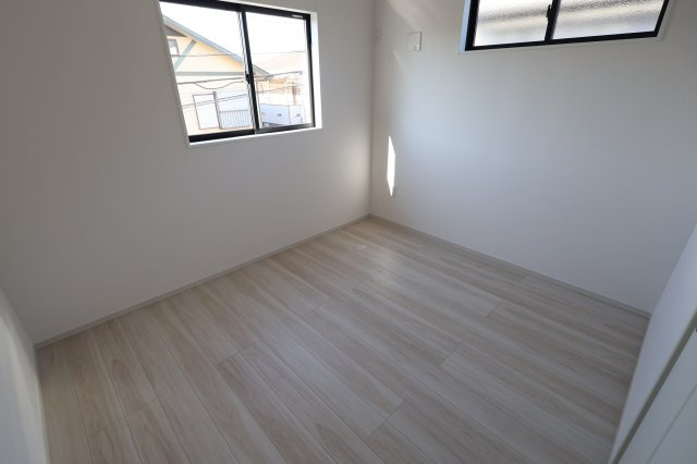 《仲介手数料無料》西区大字指扇2856-94新築一戸建てLIGAREの洋室|撮影日 2025年12月5日 11:00 晴れ