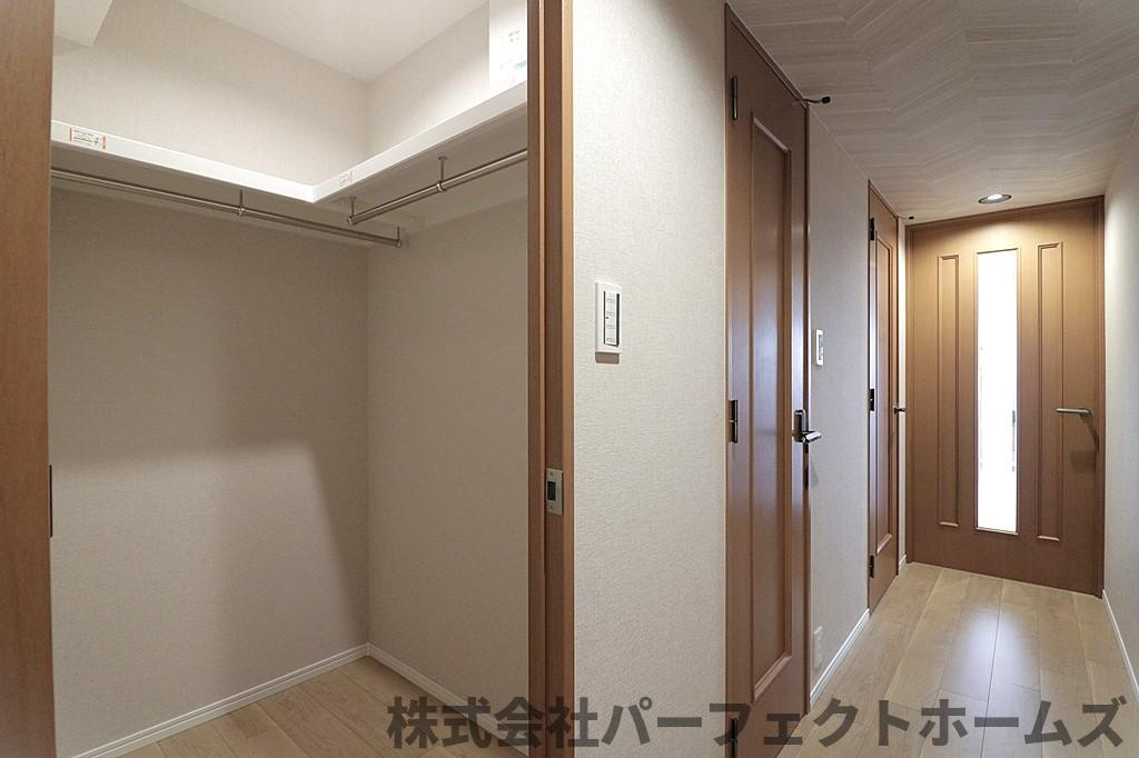 ステイツ枚方長尾ヒルズの玄関|たっぷりとした収納スペースです