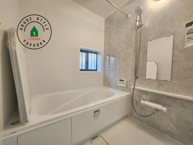 筑紫野市二日市北6丁目第1-2棟（A号棟）の浴室|1日の疲れを癒してくれる広々バスルーム。雨の日のお洗濯にも大活躍な浴室乾燥機付です！