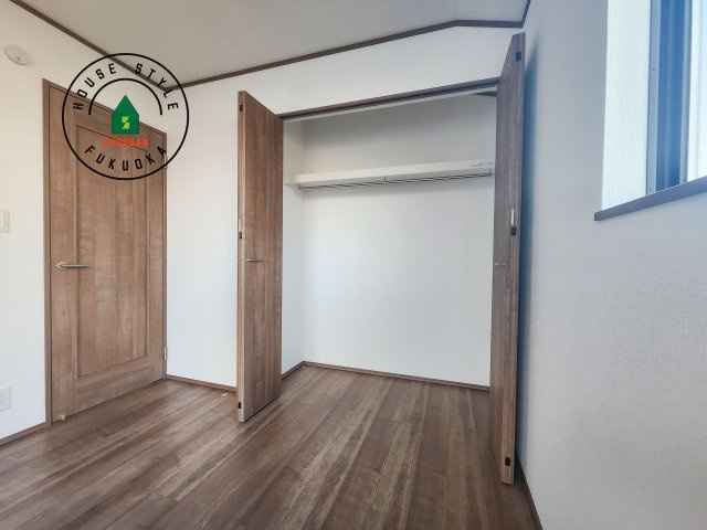 筑紫野市二日市北6丁目第1-2棟（A号棟）の収納|洋服や大きな荷物が多い方や人数の多いご家族などは、一般的なクローゼットよりもウォークインクローゼットのほうが使い勝手が良いです。