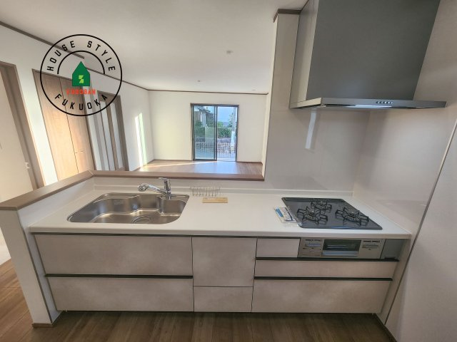 筑紫野市二日市北6丁目第1-2棟（A号棟）のキッチン|ご家族を近くに感じられる対面キッチンのLDK。会話もはずみそうですね。