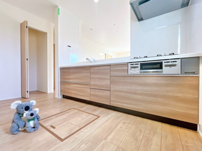 【キッチン】 | 佐波郡玉村町板井　新築住宅 | 家族でクッキング。皆で楽しく作るお料理は愛情たっぷりのごちそうに。キッチンで過ごす家族時間はプライスレス。