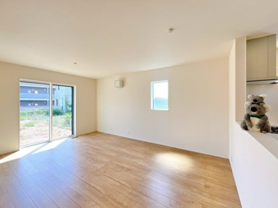 【居間・リビング】 | 佐波郡玉村町板井　新築住宅 | 気がづけば家族が集まって楽しい会話と食事が始まる。皆で笑って過ごす幸せ溢れるリビング。