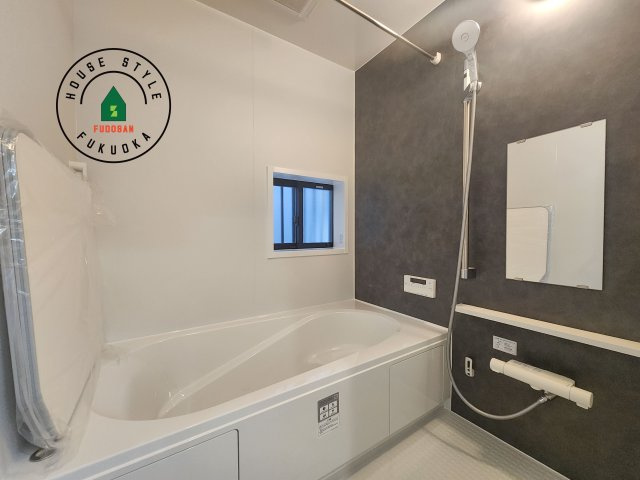 筑紫野市二日市北6丁目第1-2棟（B号棟）の浴室|1日の疲れを癒してくれる広々バスルーム。雨の日のお洗濯にも大活躍な浴室乾燥機付です！