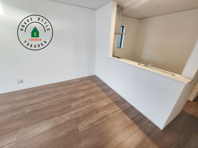 筑紫野市二日市北6丁目第1-2棟（B号棟）のダイニング|キッチンから立ち込める香りが今日の料理を期待させます。