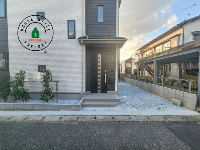 筑紫野市二日市北6丁目第1-2棟（B号棟）の玄関|おでかけの時も帰った時も、「我が家」を最初に感じでもらえる素敵な空間に。