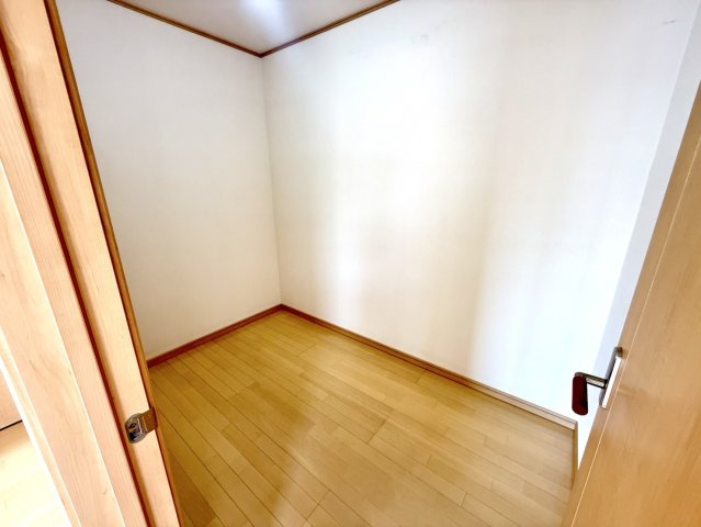 泉佐野市高松西2丁目　中古戸建の収納|WIC　洋服や季節家電等、たっぷり収納出来てとっても便利です♪　