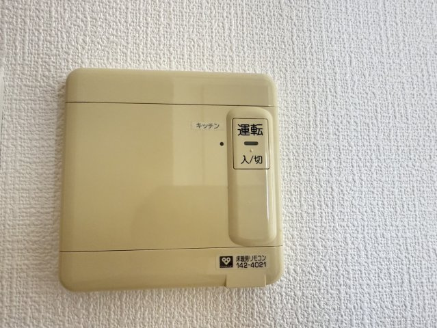 泉佐野市高松西2丁目　中古戸建の設備|床暖房付き(キッチン)で寒い冬でも暖か快適♪